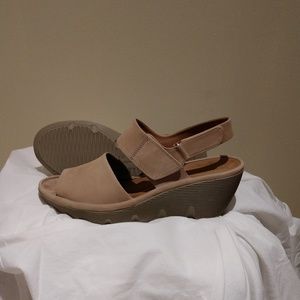 Clarks Tan Wedge